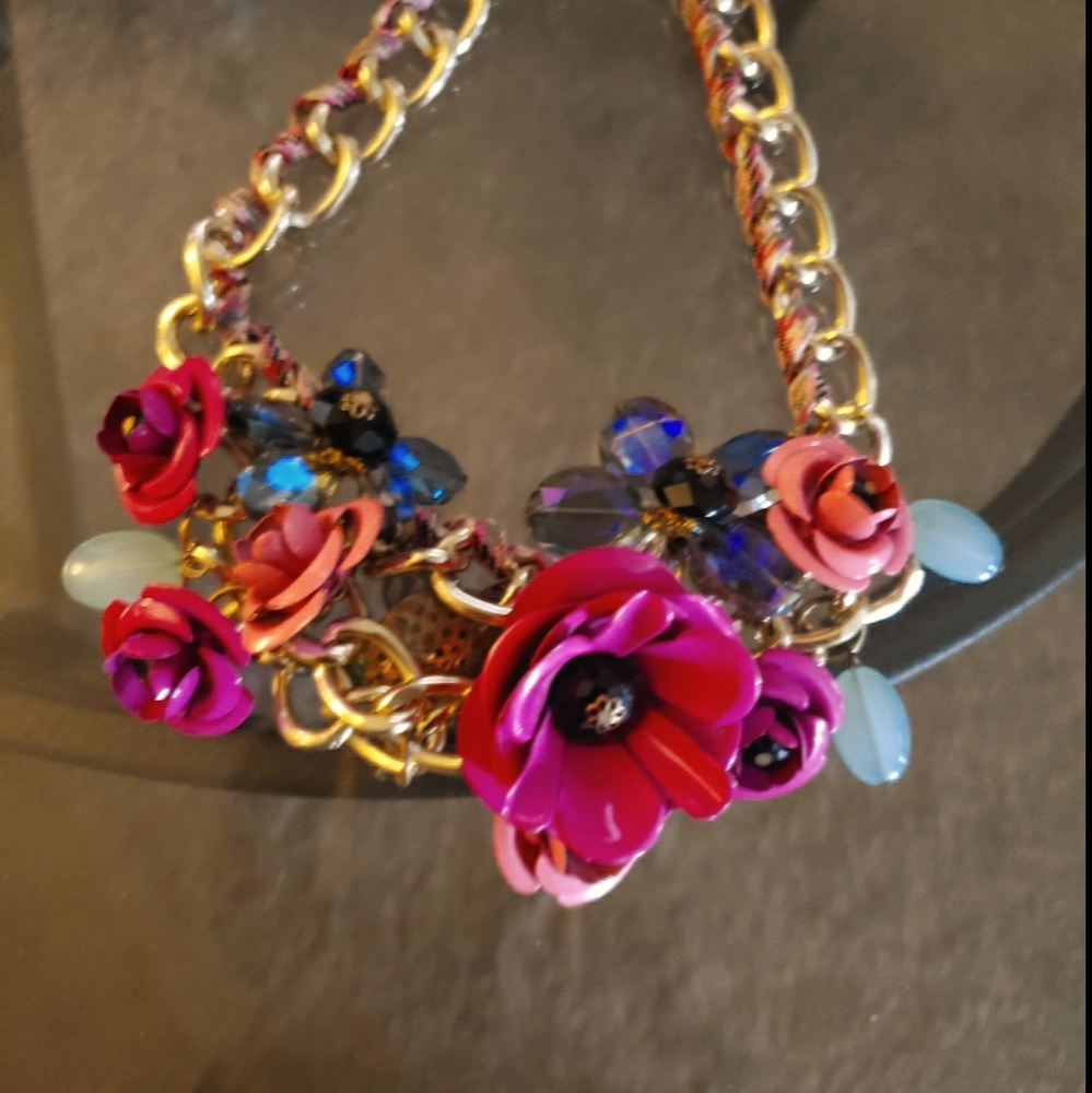 Betsy Johnson statement necklace